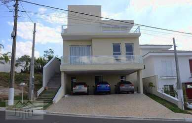 Imagem: A casa em condomínio possui 3 Dormitórios, 4 Banheiros, 3