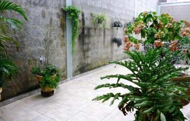 Imagem: A casa possui 3 Dormitórios, 2 Banheiros, 3 Vagas na garagem