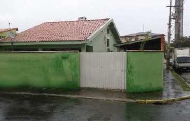 Imagem: A casa possui 2 Dormitórios, 1 Banheiro, 25m² de Área e