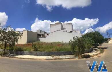 Imagem: O terreno possui 280m² de Área e está localizado em Bragança