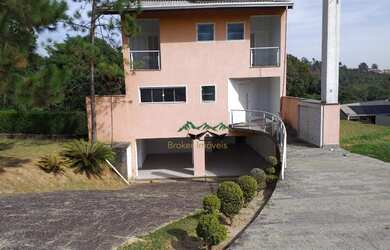 Imagem: A casa em condomínio possui 4 Dormitórios, 5 Banheiros, 4