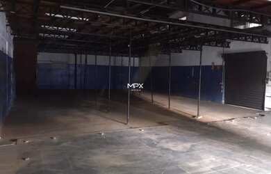 Imagem: O depósito possui 5 Vagas na garagem, 219m² de Área e está