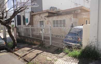 Imagem: A casa possui 3 Dormitórios, 2 Banheiros, 3 Vagas na garagem