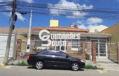 Imagem: A casa possui 3 Dormitórios, 3 Banheiros, 2 Vagas na garagem