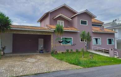 Imagem: A casa em condomínio possui 4 Dormitórios, 5 Banheiros, 5