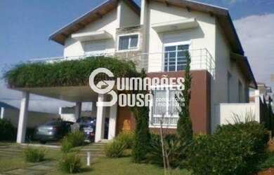 Imagem: A casa possui 4 Dormitórios, 2 Banheiros, 5 Vagas na garagem