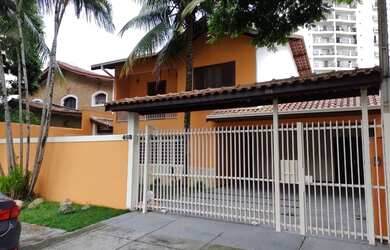 Imagem: O apartamento possui 4 Dormitórios, 5 Banheiros, 3 Vagas na