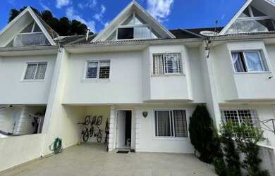 Imagem: A casa em condomínio possui 3 Dormitórios, 2 Banheiros, 2