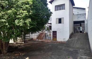 Imagem: A casa possui 4 Dormitórios, 2 Banheiros, 1 Vaga na garagem