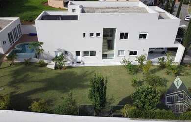 Imagem: A casa em condomínio possui 4 Dormitórios, 2 Banheiros, 4