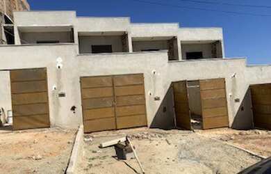 Imagem: A casa possui 2 Dormitórios, 2 Banheiros, 1 Vaga na garagem