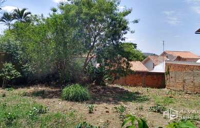 Imagem: O terreno à venda possui 500m² de Área e está localizado