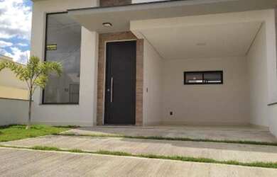 Imagem: A casa em condomínio possui 3 Dormitórios, 2 Banheiros, 2