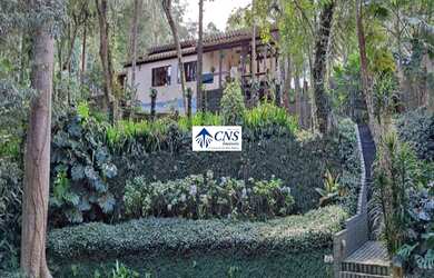 Imagem: A casa possui 3 Dormitórios, 2 Banheiros, 3 Vagas na garagem