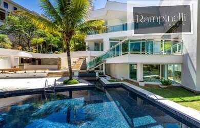 Imagem: A casa possui 4 Dormitórios, 5 Banheiros, 4 Vagas na garagem