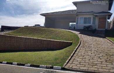 Imagem: A casa em condomínio possui 4 Dormitórios, 5 Banheiros, 5