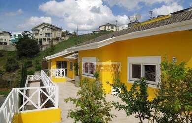 Imagem: A casa em condomínio possui 3 Dormitórios, 2 Banheiros, 5