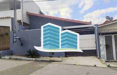 Imagem: A casa possui 3 Dormitórios, 2 Banheiros, 2 Vagas na garagem