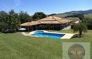 Imagem: A casa em condomínio possui 2 Dormitórios, 2 Banheiros, 5