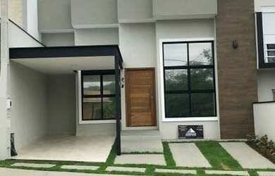 Imagem: A casa em condomínio possui 3 Dormitórios, 1 Banheiro, 2 Vagas