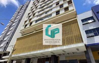 Imagem: O apartamento possui 4 Dormitórios, 2 Banheiros, 220m² de