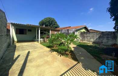 Imagem: A casa possui 2 Dormitórios, 1 Banheiro, 3 Vagas na garagem