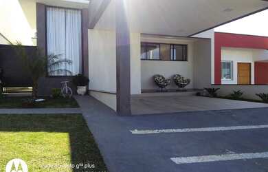 Imagem: A casa possui 3 Dormitórios, 3 Banheiros, 2 Vagas na garagem