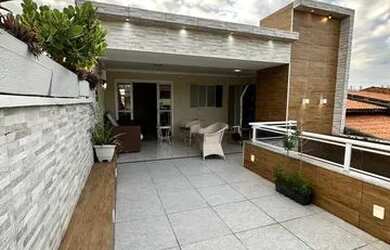 Imagem: A casa possui 3 Dormitórios, 3 Banheiros, 2 Vagas na garagem