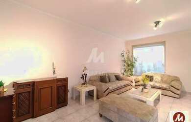 Imagem: O depósito possui 5 Vagas na garagem, 268m² de Área e está