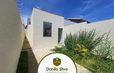 Imagem: A casa possui 3 Dormitórios, 1 Banheiro, 2 Vagas na garagem