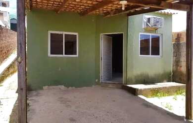 Imagem: A casa possui 3 Dormitórios, 2 Banheiros, 1 Vaga na garagem