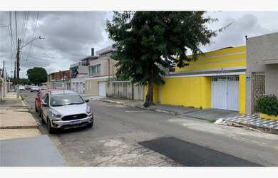 Imagem: A casa possui 2 Dormitórios, 2 Banheiros, 1 Vaga na garagem