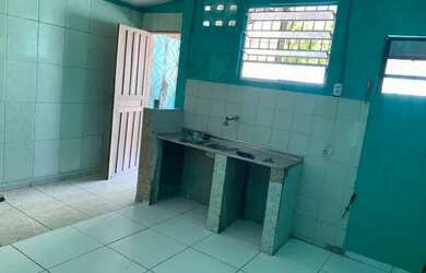 Imagem: A casa possui 2 Dormitórios, 1 Banheiro e 1 Vaga na garagem