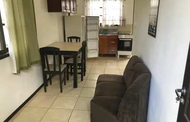 Imagem: O apartamento possui 1 Dormitório, 1 Banheiro, 1 Vaga na garagem