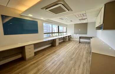 Imagem: O depósito possui 1 Vaga na garagem, 182m² de Área e está