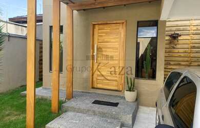 Imagem: A casa possui 3 Dormitórios, 3 Banheiros, 2 Vagas na garagem