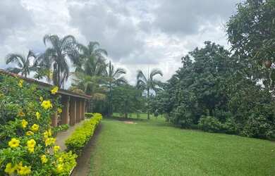 Imagem 9: Condomínio fechado. Piscina, Churrasqueira, 5.000m² de Áreae3 Banheiros