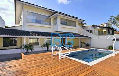 Imagem: A casa em condomínio possui 5 Dormitórios, 4 Banheiros, 3