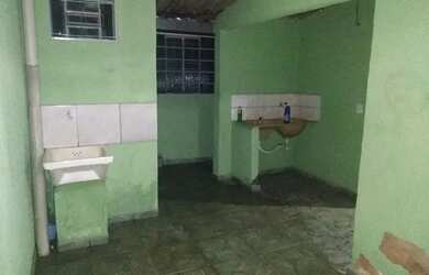 Imagem: A casa possui 2 Dormitórios, 1 Banheiro, 3 Vagas na garagem