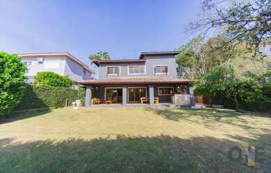 Imagem: A casa em condomínio possui 3 Dormitórios, 3 Banheiros e 300m²