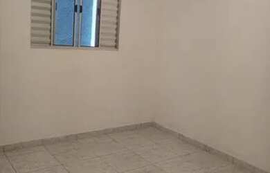 Imagem: A casa possui 1 Dormitório e 1 Banheiro e está localizado