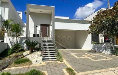 Imagem: A casa em condomínio possui 3 Dormitórios, 1 Banheiro, 4 Vagas