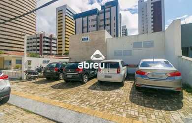 Imagem: O depósito possui 4 Vagas na garagem, 11m² de Área e está