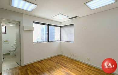 Imagem: O depósito possui 1 Vaga na garagem e 45m² de Área e está