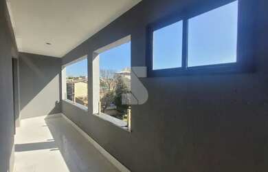 Imagem: O apartamento possui 3 Dormitórios, 1 Banheiro, 2 Vagas na