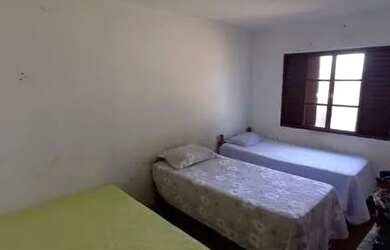 Imagem: A casa possui 3 Dormitórios, 1 Banheiro, 90m² de Área e