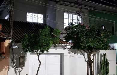 Imagem: A casa possui 4 Dormitórios, 4 Banheiros e está localizado