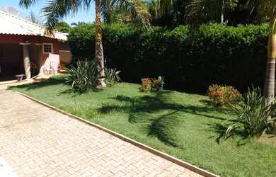 Imagem: A casa possui 4 Dormitórios, 4 Vagas na garagem e está localizado