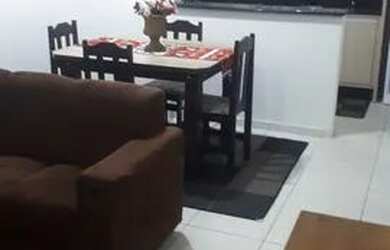 Imagem: O apartamento possui 2 Dormitórios, 1 Banheiro, 1 Vaga na garagem