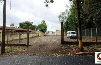 Imagem: O depósito possui 1 Vaga na garagem, 787m² de Área e está